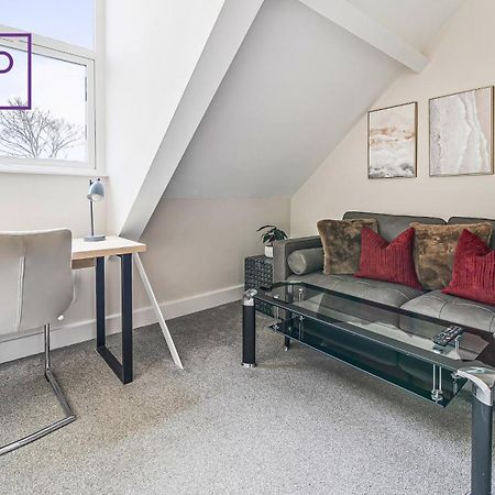 Newly Refurbished Everest Lodge Serviced Apartments For Contractors & Families, Free Wifi & Netflix By Redwood Stays Farnborough (Hampshire) Exterior foto
