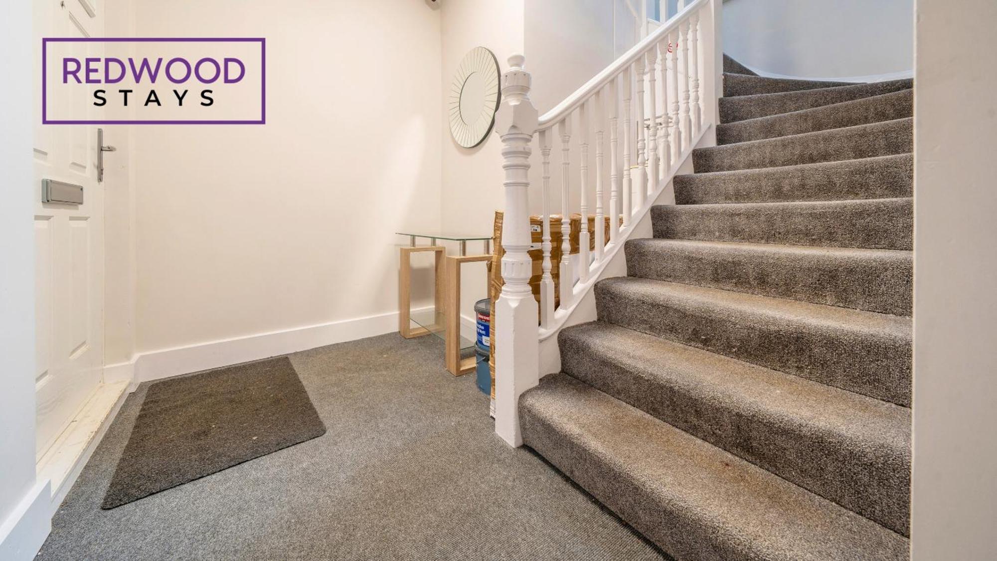 Newly Refurbished Everest Lodge Serviced Apartments For Contractors & Families, Free Wifi & Netflix By Redwood Stays Farnborough (Hampshire) Exterior foto