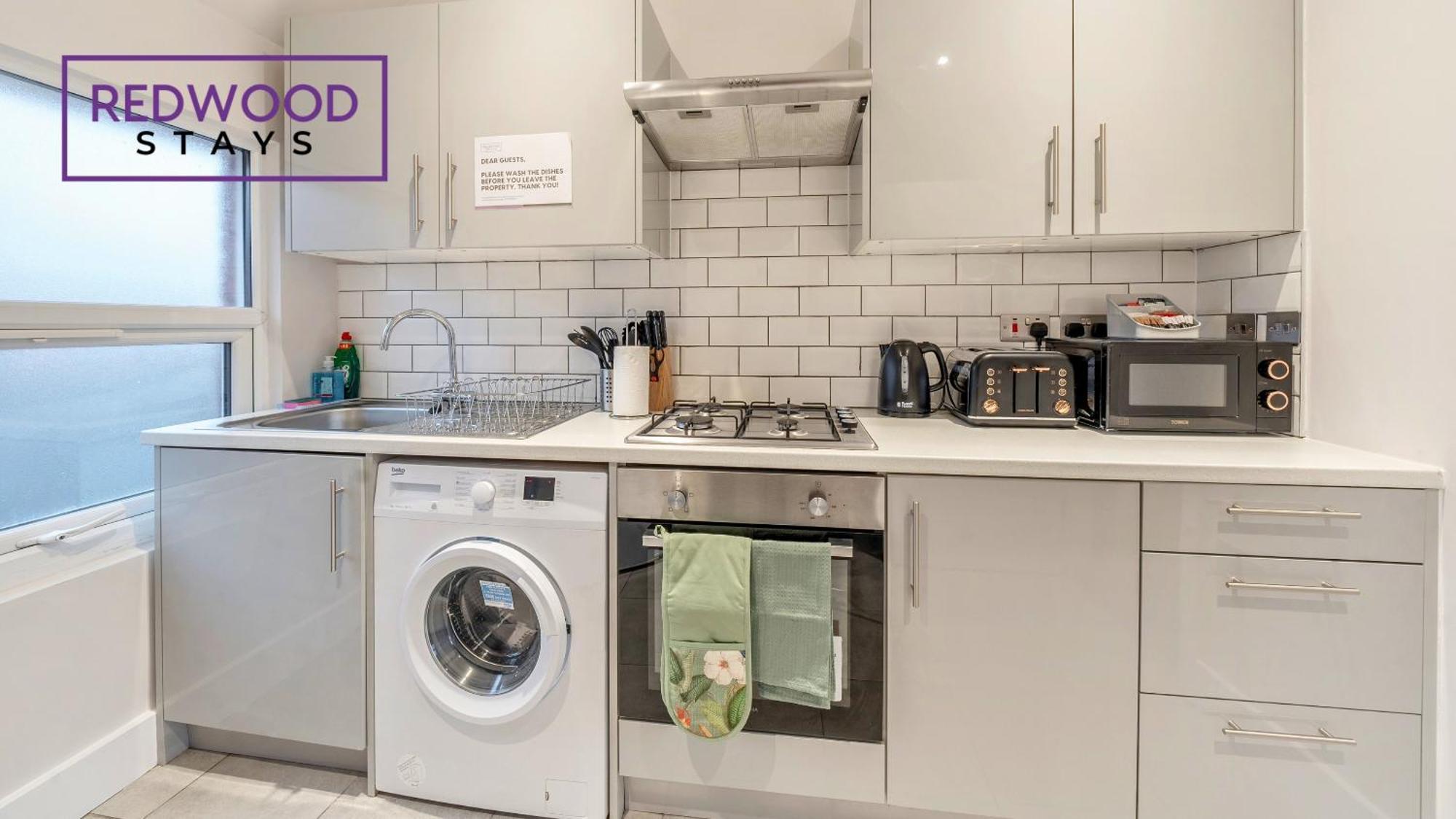 Newly Refurbished Everest Lodge Serviced Apartments For Contractors & Families, Free Wifi & Netflix By Redwood Stays Farnborough (Hampshire) Exterior foto