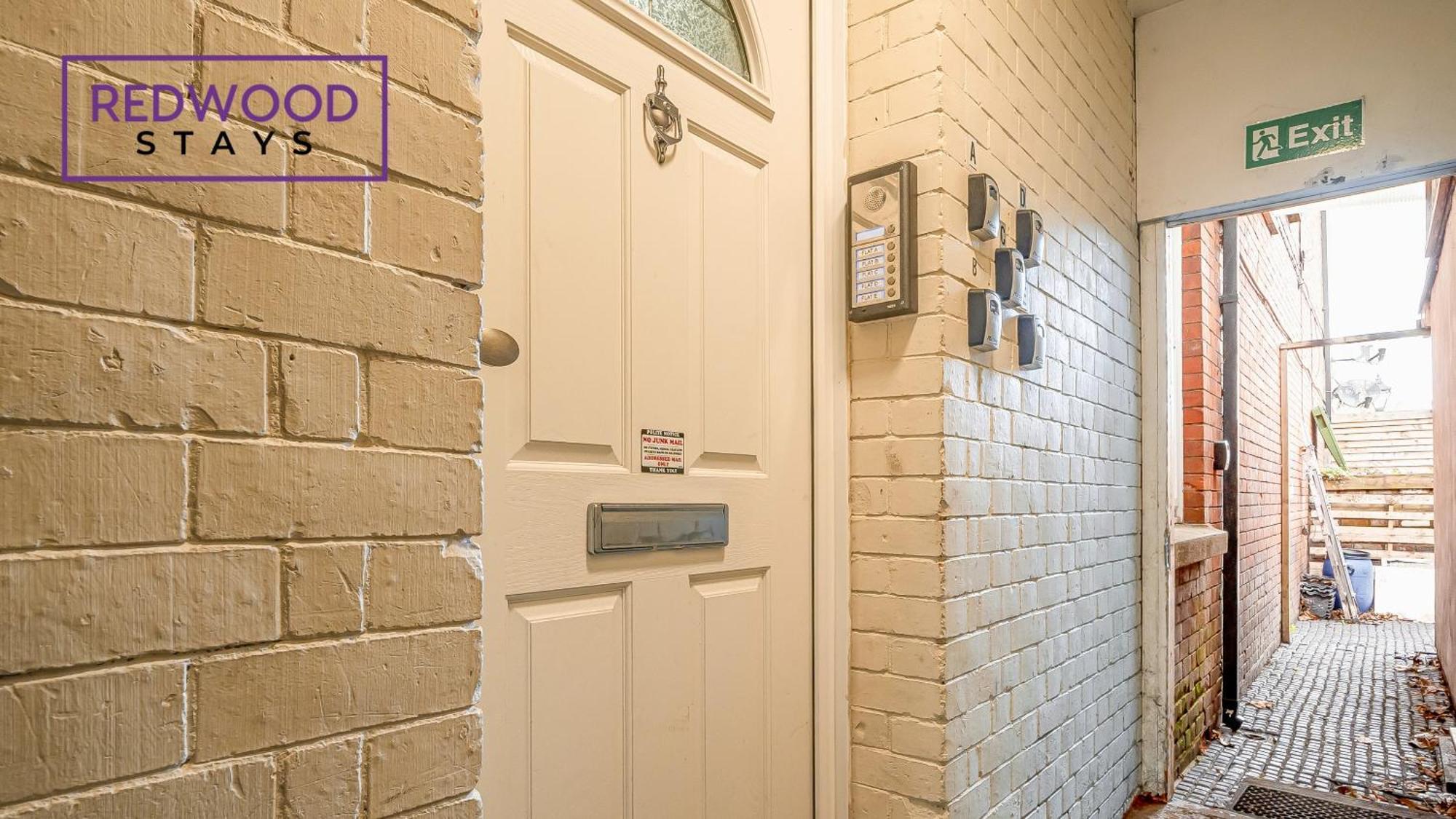 Newly Refurbished Everest Lodge Serviced Apartments For Contractors & Families, Free Wifi & Netflix By Redwood Stays Farnborough (Hampshire) Exterior foto