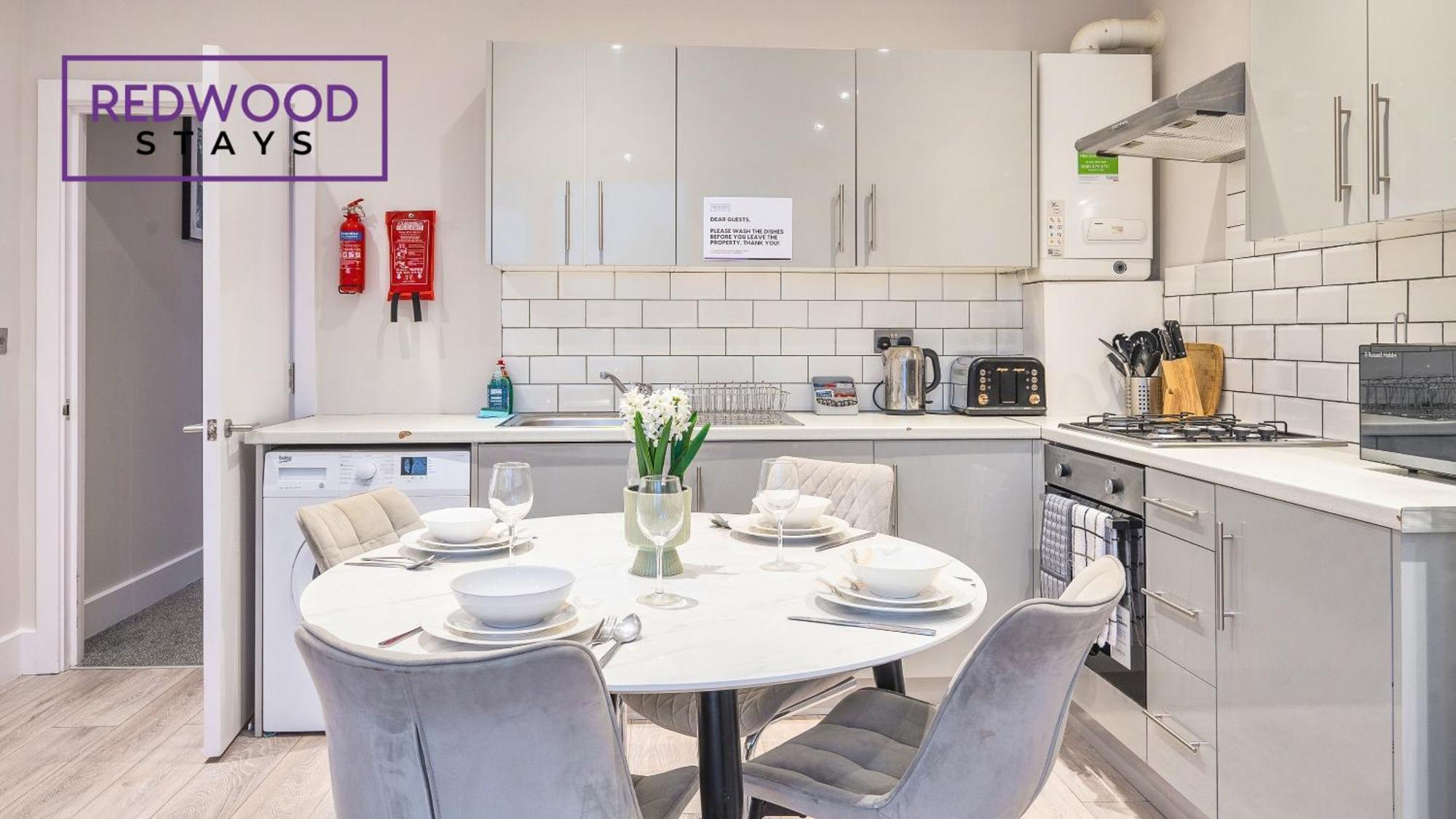 Newly Refurbished Everest Lodge Serviced Apartments For Contractors & Families, Free Wifi & Netflix By Redwood Stays Farnborough (Hampshire) Exterior foto